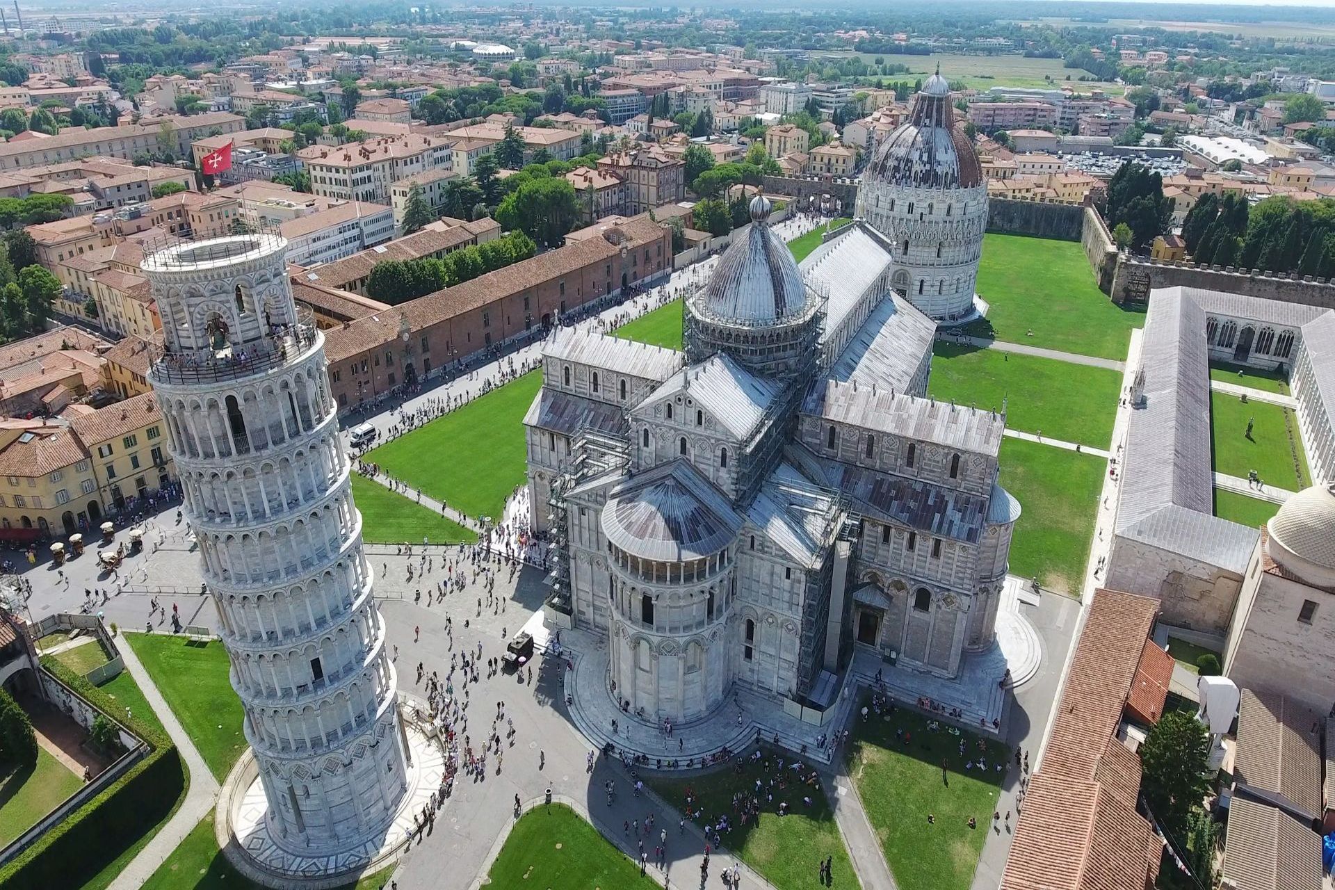 Aerial,Shot,Of,The,Tower,Of,Pisa,In,The,Ensemble