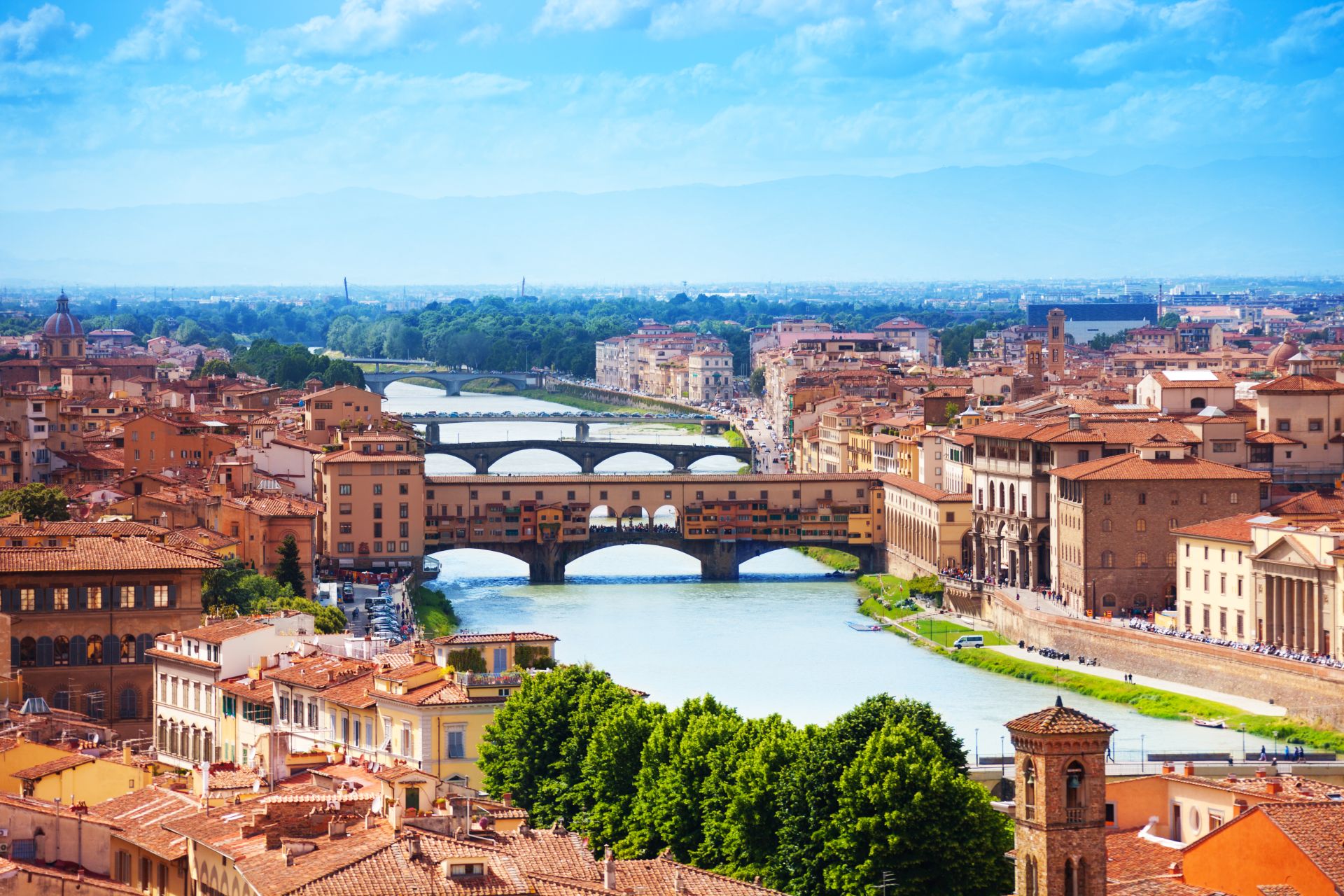 Arno,River,And,Ponte,Vecchio,Panorama,Of,Florence