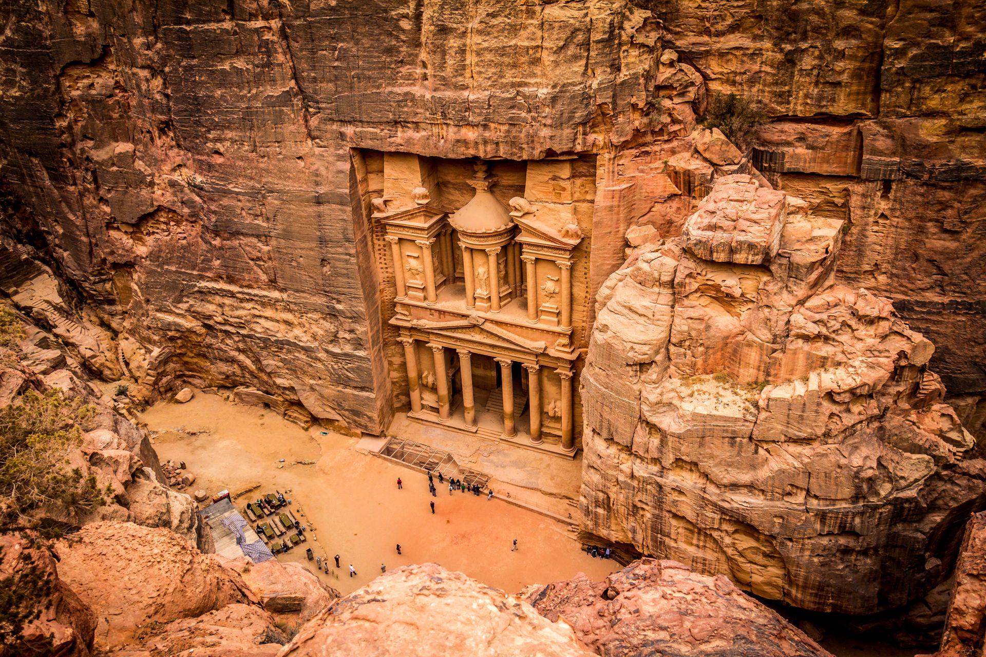 JORDAN Petra from above GRECIA Y JORDANIA, ENTRE MITOS, PROFETAS Y DESIERTOS De la Acrópolis y los monasterios de Meteora a Petra, Wadi Rum y el mar Rojo (14 días / 13 noches) - Imagen 1