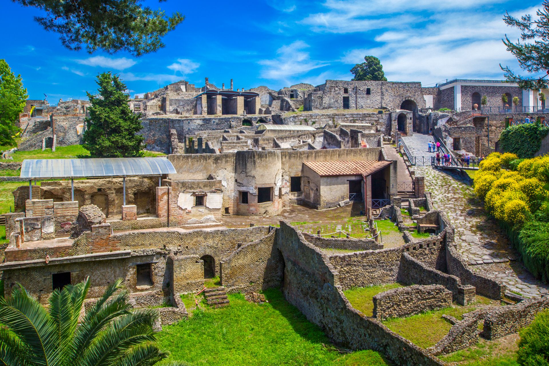Panoramic,View,Of,The,Ancient,City,Of,Pompeii,With,Houses