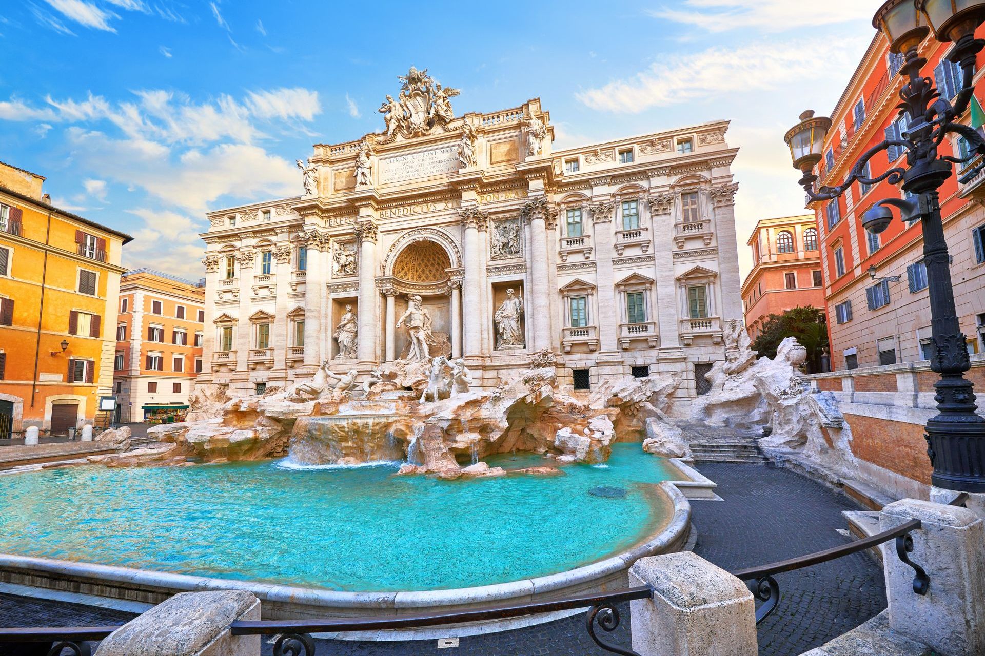 Trevi,Fountain,In,Rome,,Italy.,Ancient,Fountain.,Roman,Statues,At