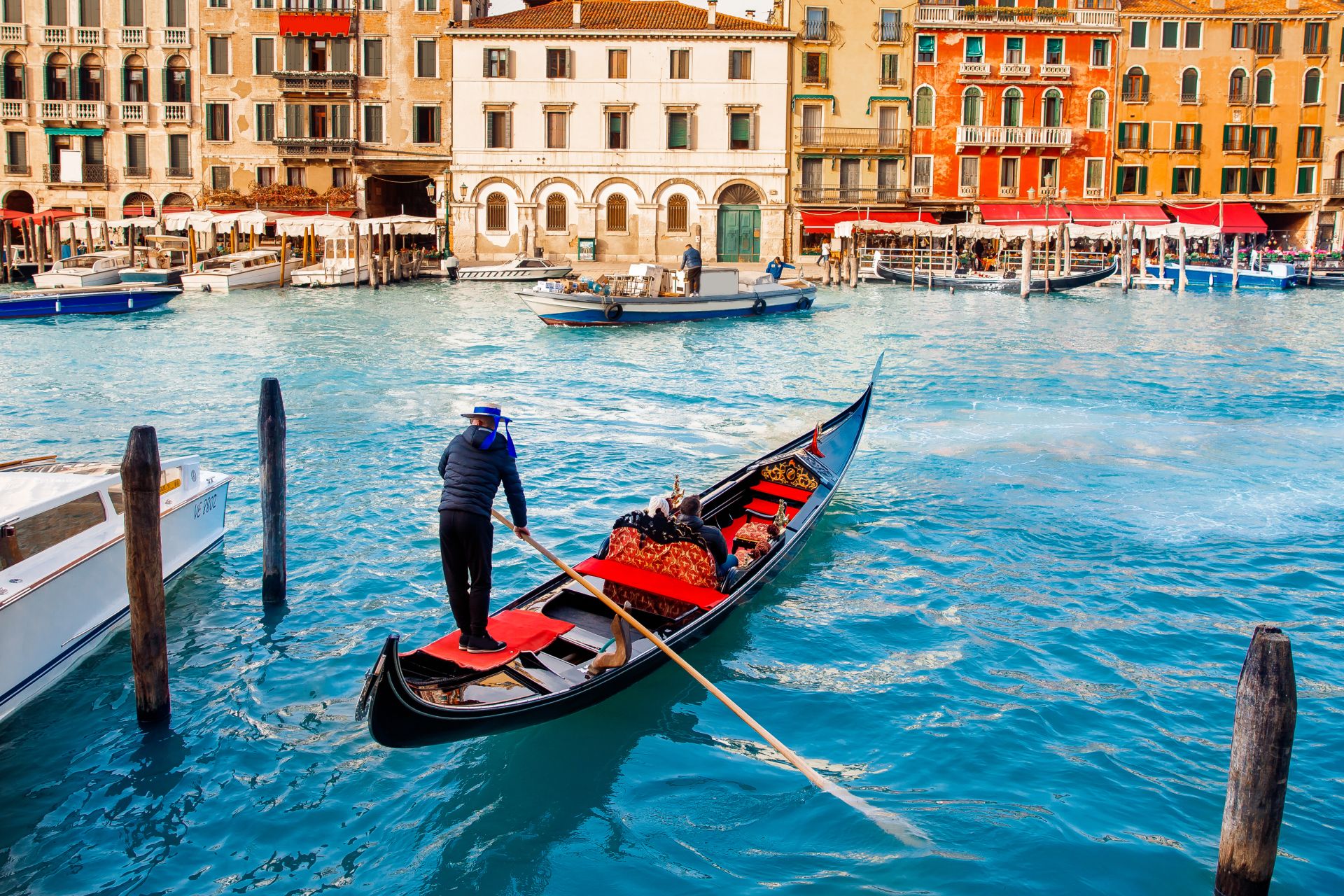 Gondolier,Carries,Tourists,On,Gondola,Grand,Canal,Of,Venice,,Italy.