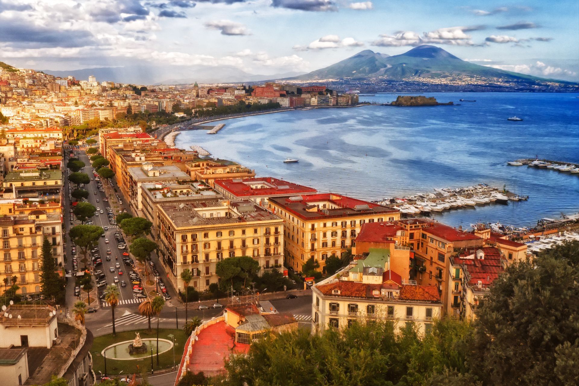 Italy,,The,Bay,Of,Naples.,Stunning,View,From,The,Posillipo GRECIA Y SUR DE ITALIA De Atenas y la Grecia clásica a Pompeya, la Costa Amalfitana y Roma (14 días / 13 noches) - Imagen 1