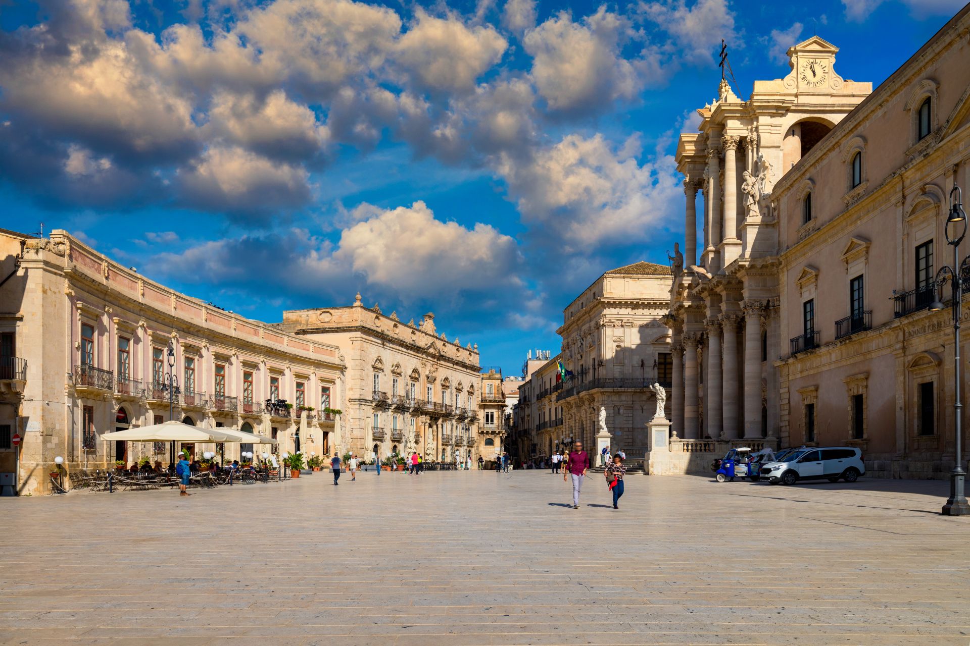 Panorama,Of,Piazza,Duomo,And,Of,The,Cathedral,Of,Syracuse,