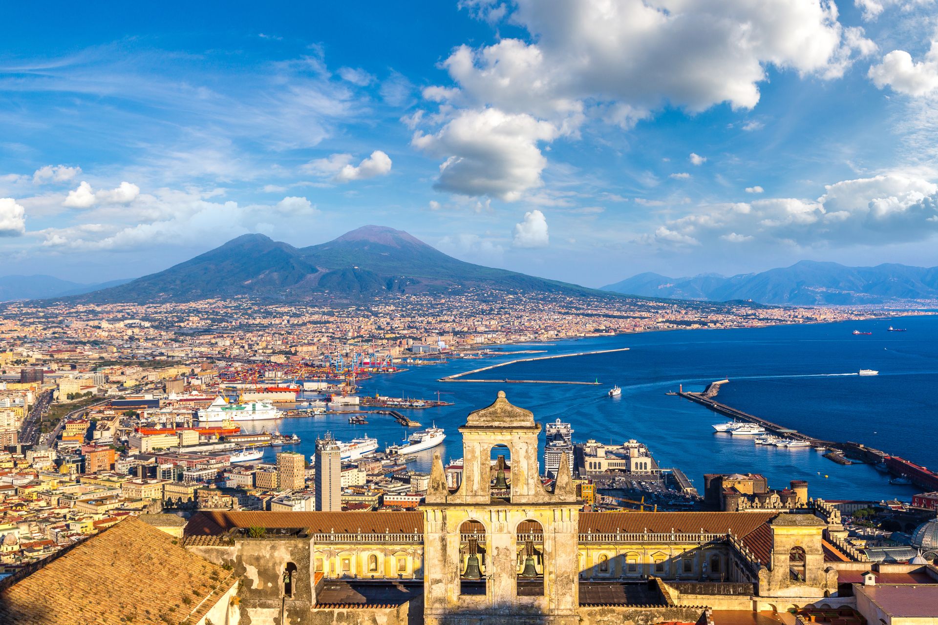 Napoli,(naples),And,Mount,Vesuvius,In,The,Background,At,Sunset