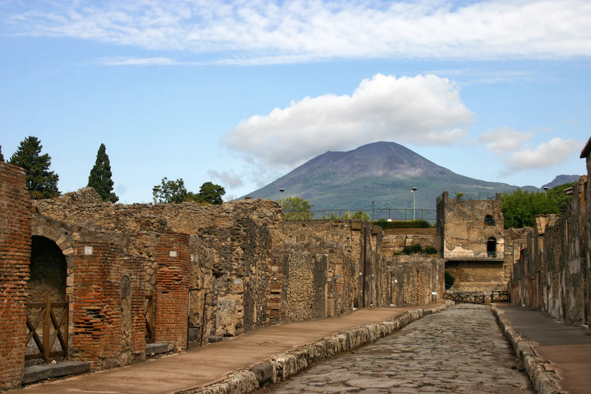 "via,Di,Mercurio",With,Tower,11,At,The,End,Of